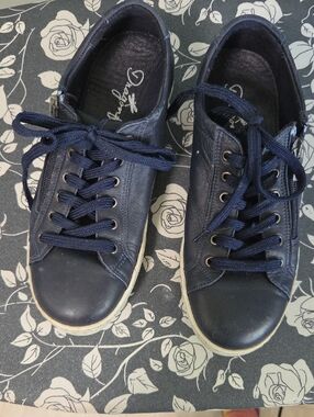 Draginfly Sneakers